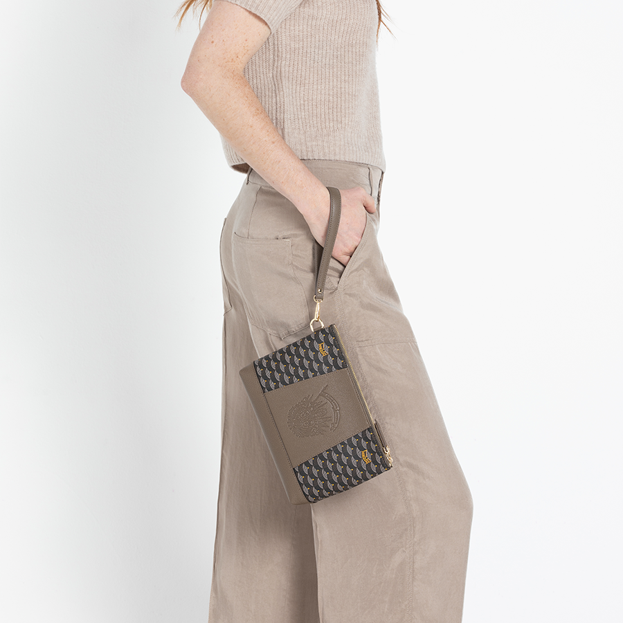 Carry On 21 Pouch - Walnut Brown