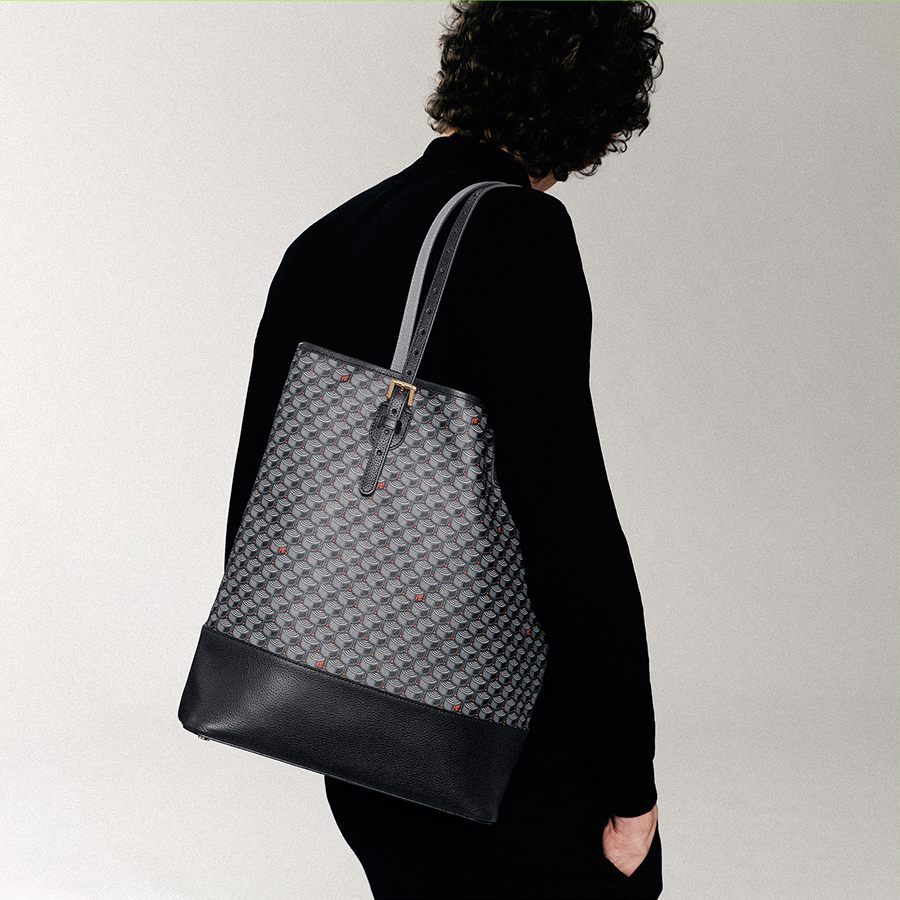 Daily Battle 30 Vertical Tote - Lucky U Black (Limited Edition)